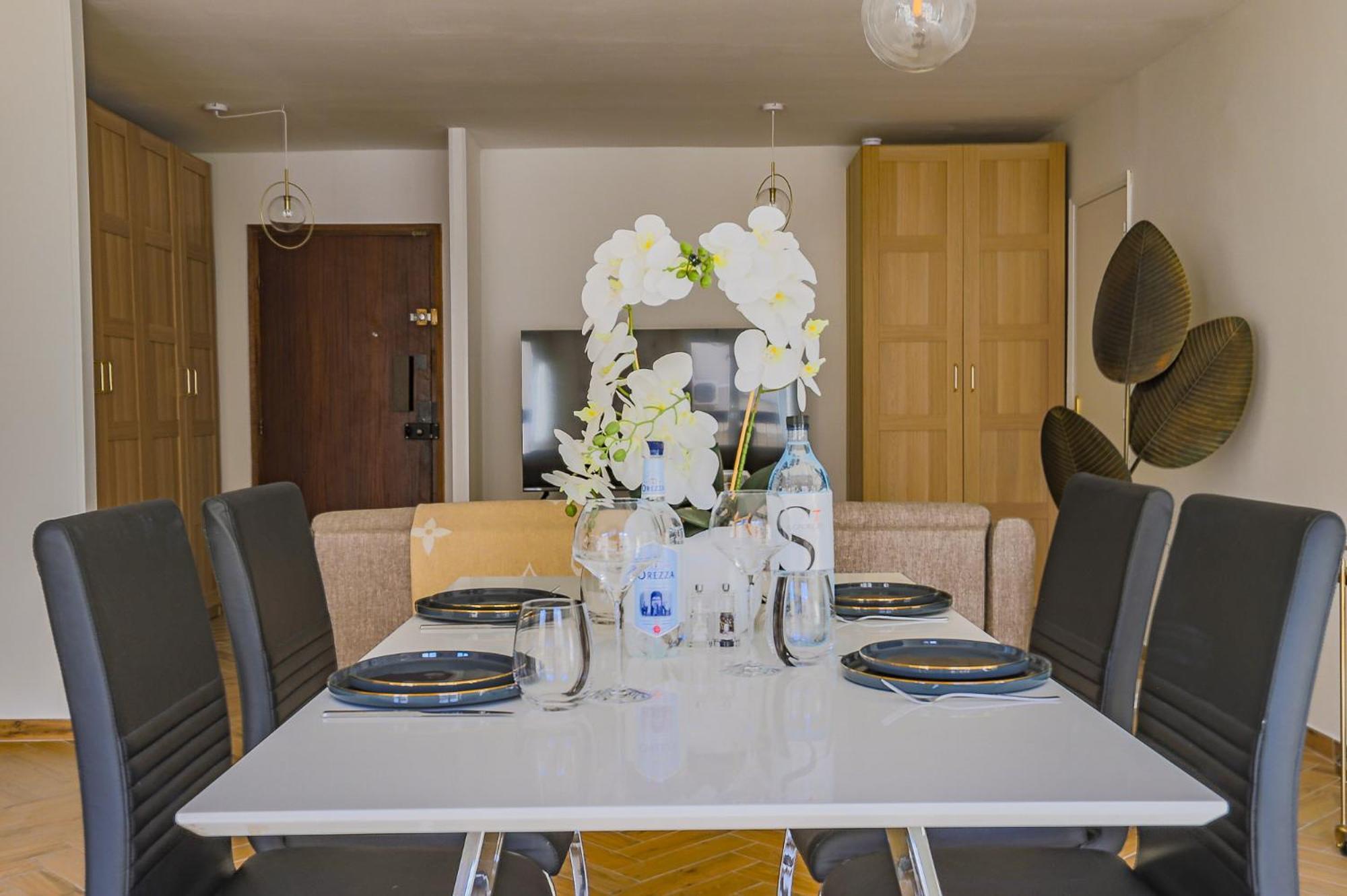 Casa Isulana-Standing-Hyper Centre Apartment เอลเลอรูซ ภายนอก รูปภาพ